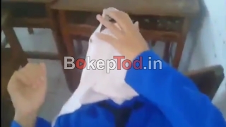 Bokep Smp Abg Jilbab Ngewe Di Kelas Gak Mau Di Rekam
